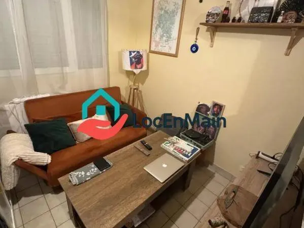 Studio 1 pièce 25 m² 