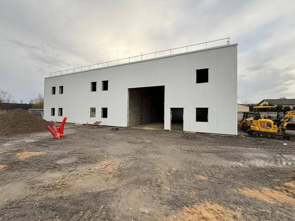 Local d'activité 200 m² 