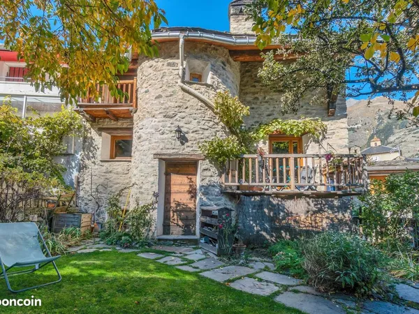 Propriété 10 pièces 438 m² 