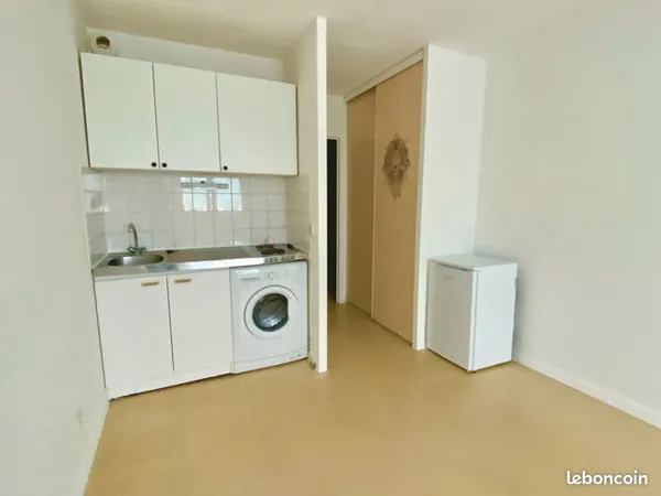 Studio 1 pièce 22 m² 