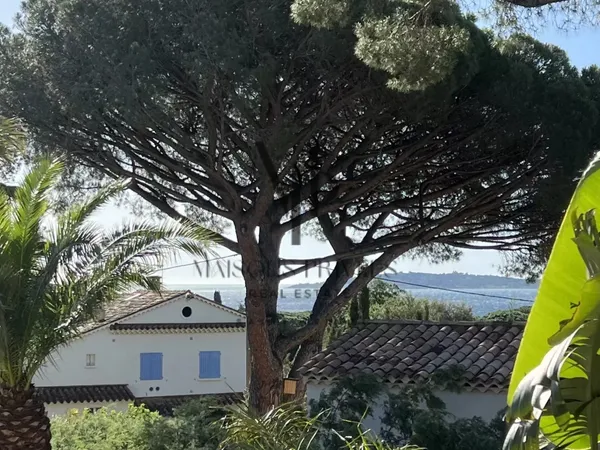GRIMAUD - Guerrevieille, Belle villa neuve proche plage, aperçu mer 