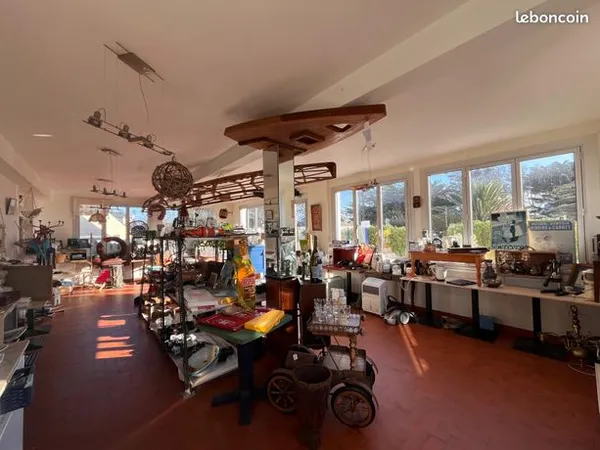 Local commercial 143 m² 