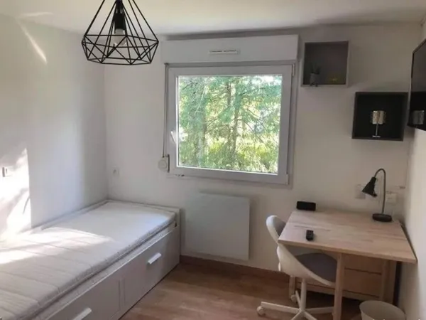 Beau studio meublé 18m² refait à neuf au calme 