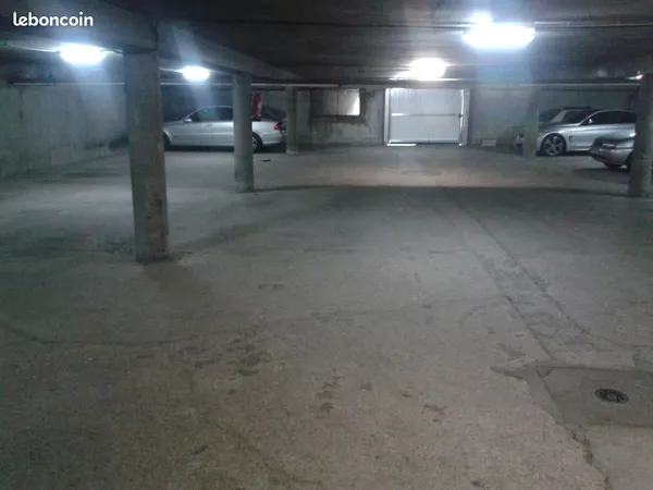 Place de parking à louer - 93190 Livry Gragan 