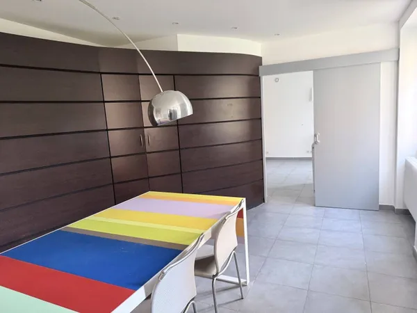 Local d'activité 60 m² 