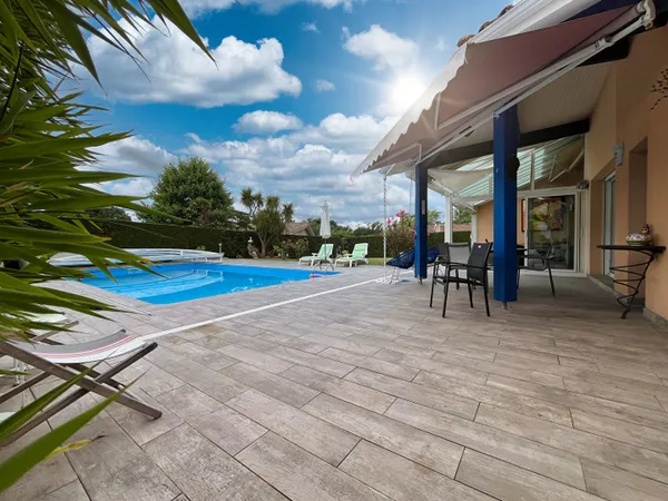 Proche SAINT GEOURS DE MAREMNE - Maison 6 pièces - 164m² + dépendances 