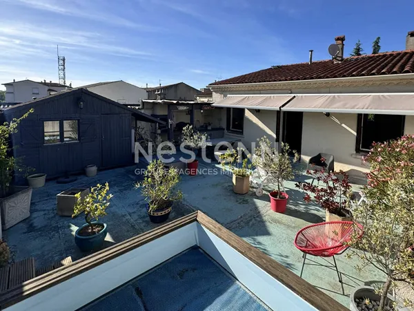 Dernier étage traversant avec terrasse de 100 m², 117 m² habitables, calme et vue dégagée - 