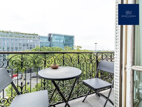 Appartement de 180m2 avec balcon situé à 100m de la Porte Ma 