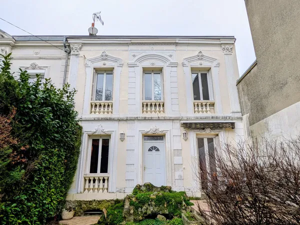MAISON BOURGEOISE 2 PAS CENTRE-VILLE 