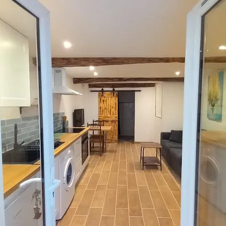 Studio rénové - 20m2 - RDC - immeuble refait à neuf 
