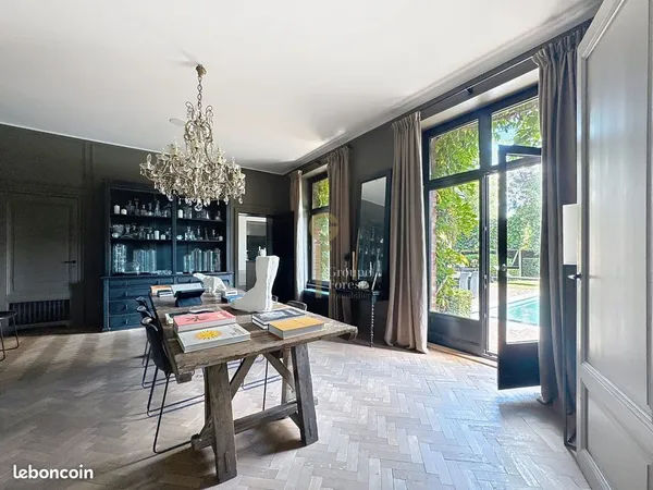 Maison 8 pièces 400 m² 