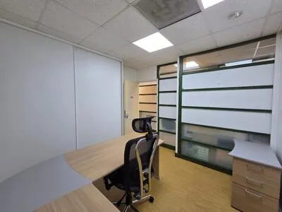 Bureau/local de 12 m² avec rangements - Idéalement situé à Jarry 