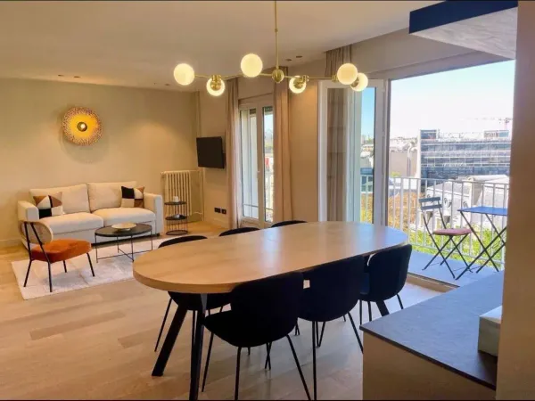 Appartement d'exception avec balcon et vue dégagée - Adresse recherchée du 16e arrondissement 