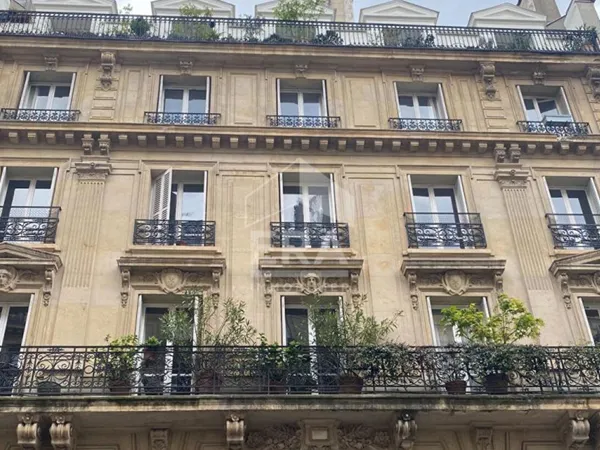 PARIS 9eme Lot de 2 Chambres de service 