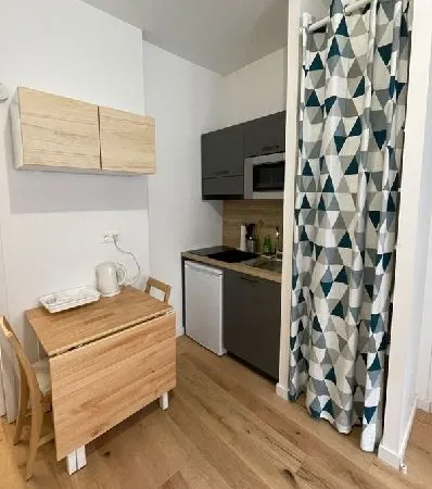 Studio 1 pièce 20 m² 