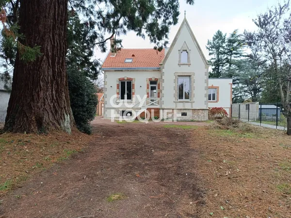 MAISON À LOUER DE 7 PIÈCES DE 123,96 M² 