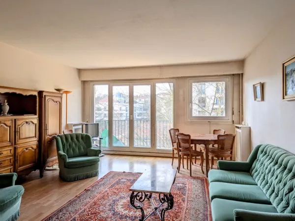 Exclusivité LUXURY DREAM PROPERTIES 4 pièces lumineux avec 2 balcons, parkings et cave 
