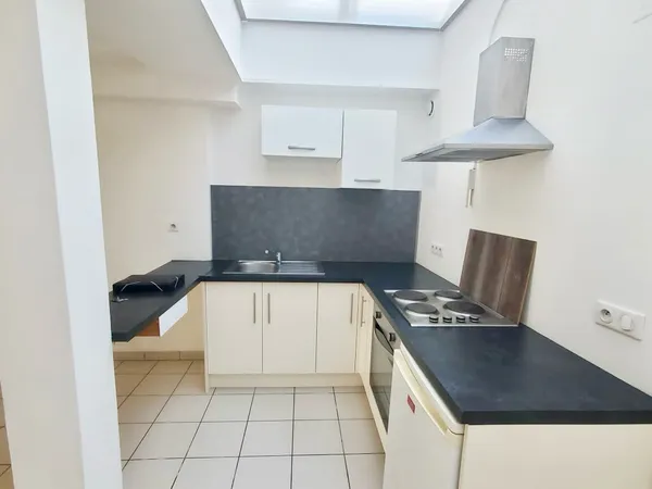 PICQUIGNY - IMMEUBLE DE RAPPORT - 2 LOGEMENTS - 8,9% DE RENT 
