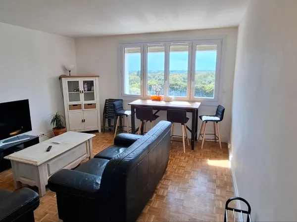Chambre à louer dans un appartement renové 