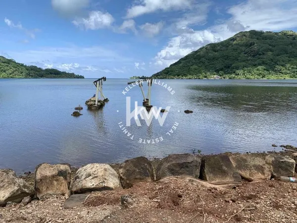 VENTE - HUAHINE - TERRAIN BORD DE BAIE