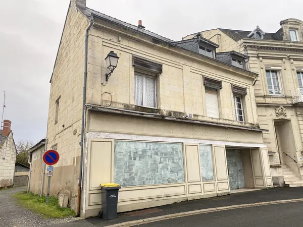 Centre de LONGUE-JUMELLES à 18 minutes de SAUMUR 