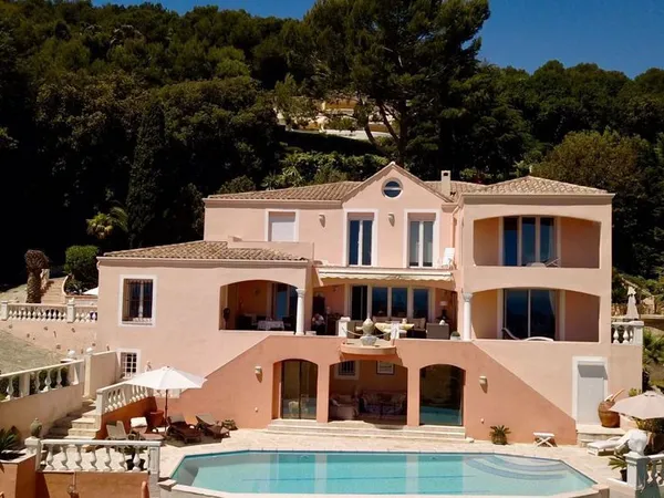 Maison 9 pièces 320 m² 
