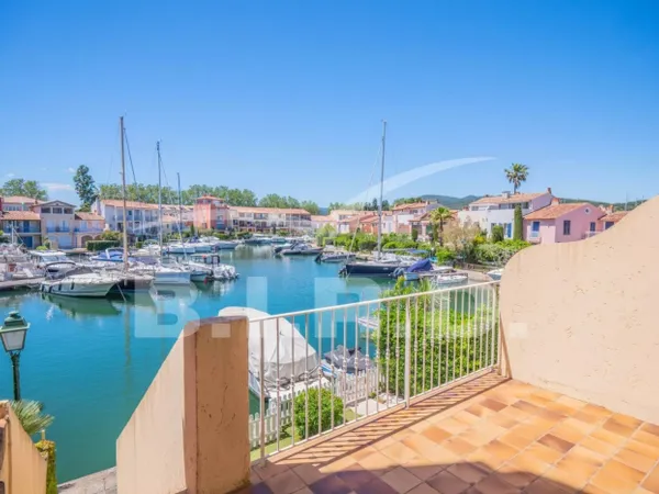 Port-Grimaud, duplex avec amarrage 
