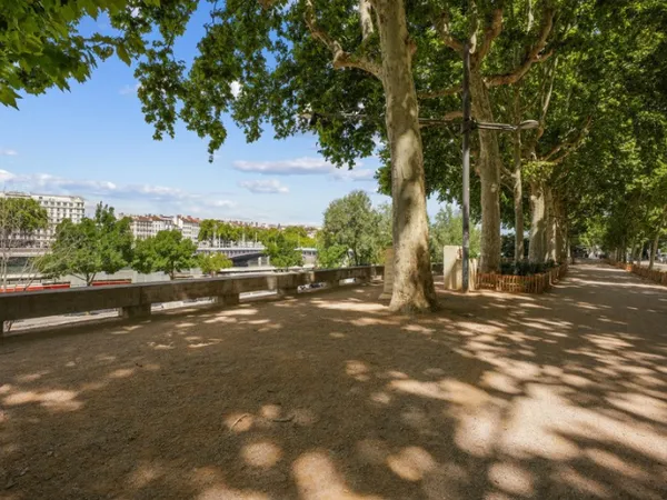 Un appartement bourgeois rénové de 125 m2 carrez de 3 chambres s 