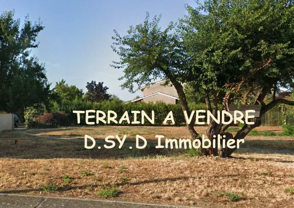 Terrain 745 m2 viabilisé vendu avec permis de construire 