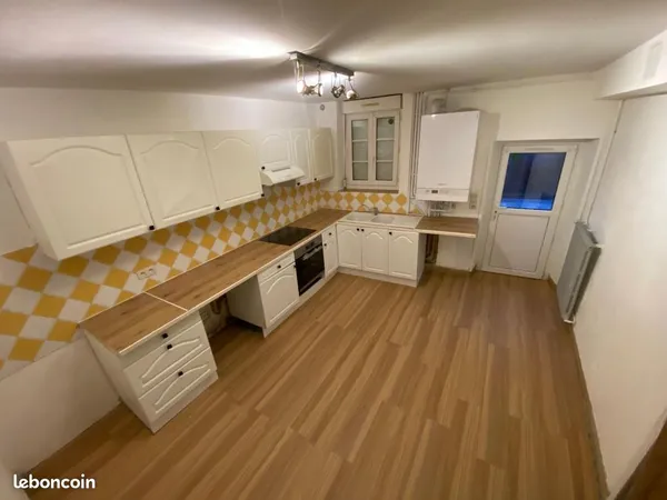 Maison 5 pièces en plein centre de Cérans-Foulletourte 