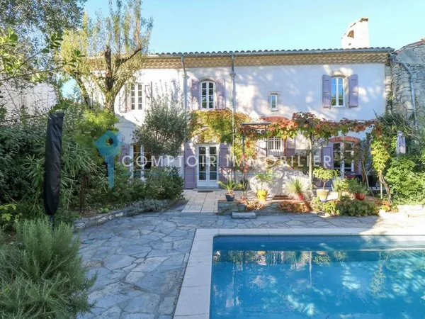 Mas provençal 7 pièces 202 m² 