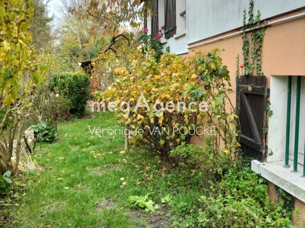 AXE COMPIEGNE - NOYON (60) Maison ancienne de 8 pièces à vendre. 