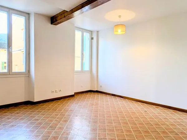 Collobrières centre - Appartement T3 de 58m², lumineux et trav 