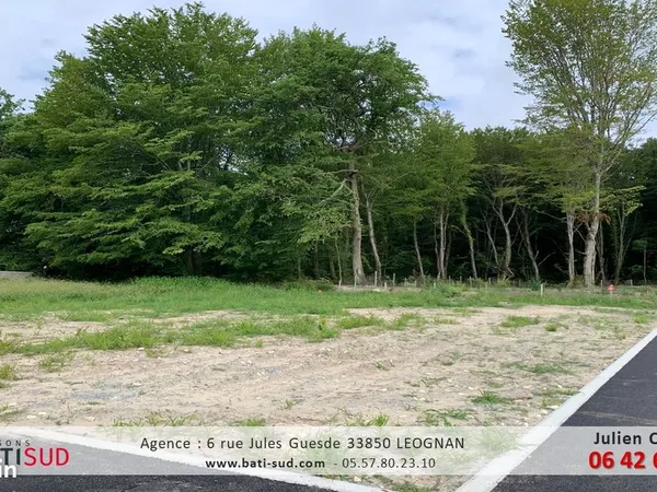 Terrain 2 200 m² Leognan 