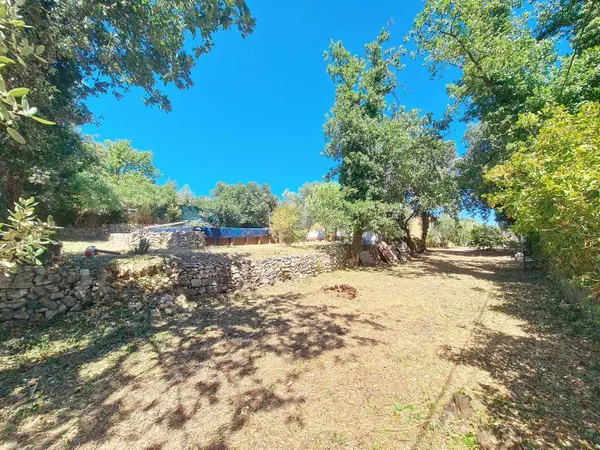 Terrain constructible 700 m² 