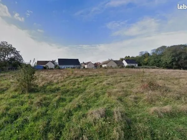 Terrain 748 m² AZE