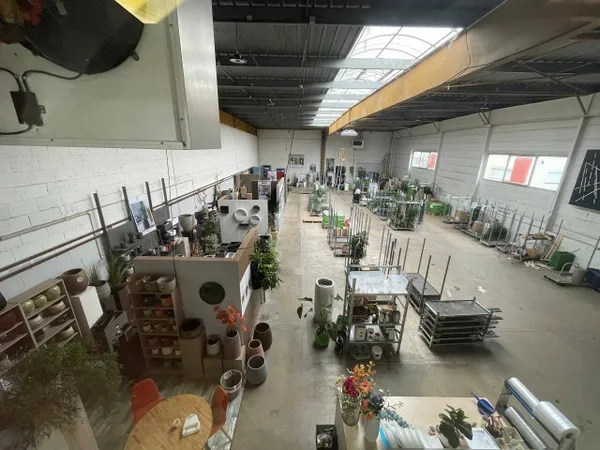 Local d'activité 1352 m² 