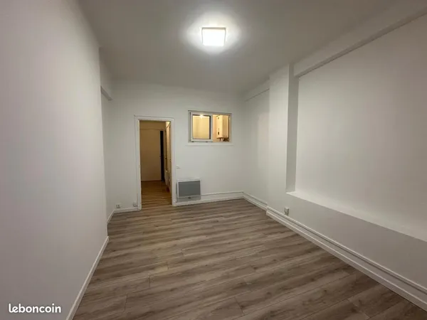 Studio 1 pièce 24 m² 