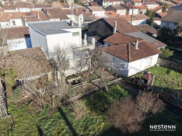 A Vendre Maison de 96 m² avec sept pièces, véranda, dépendances et jardin à Condom 