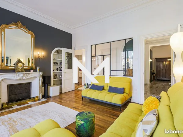 Appartement 7 pièces 229 m² 