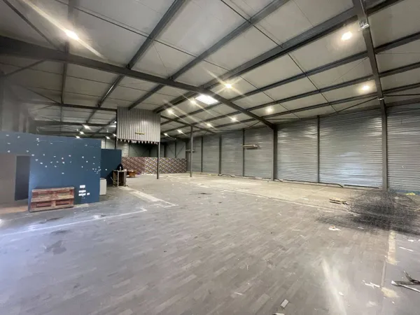 Local d'activité 1000 m² 