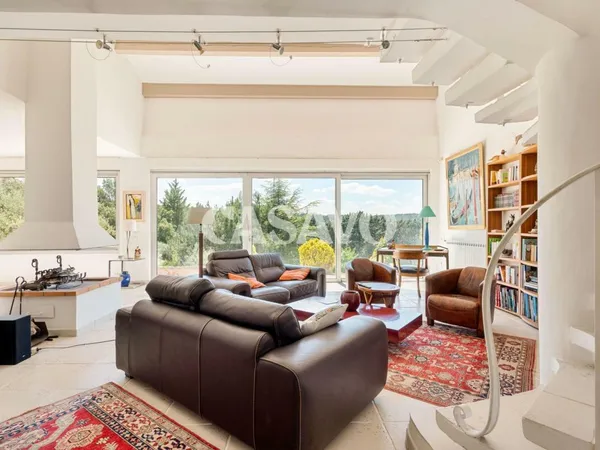 Vente Maison 8 pièces de 260m² - 13840 Rognes 