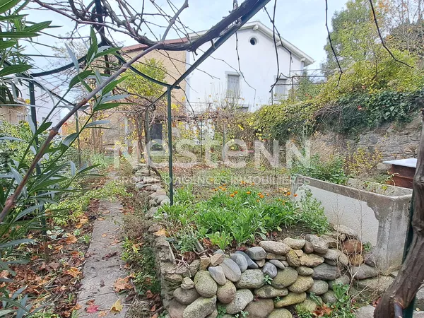 A VENDRE MAISON 6 PIECES AVEC JARDIN A LAROQUE D'OLMES 
