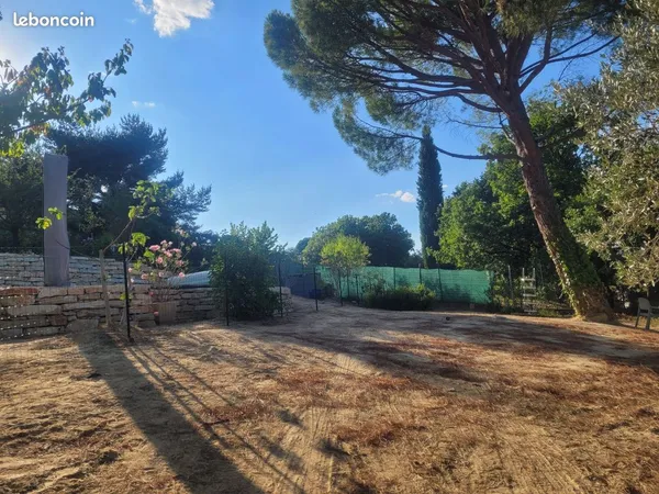 Pierrevert terrain 1013 m2 