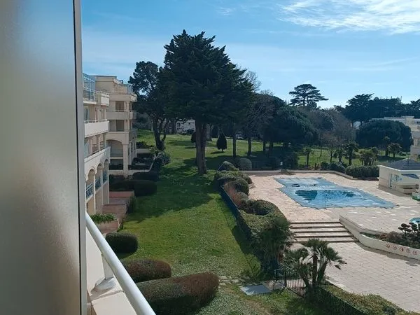T2 dans prestigieuse résidence à 300m de la plage 