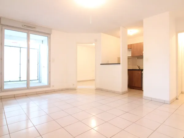 À vendre Appartement T2 avec terrasse et parkings Tourne 