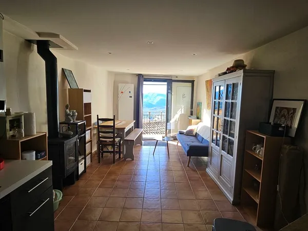 Maison de village rénovée avec terrains 