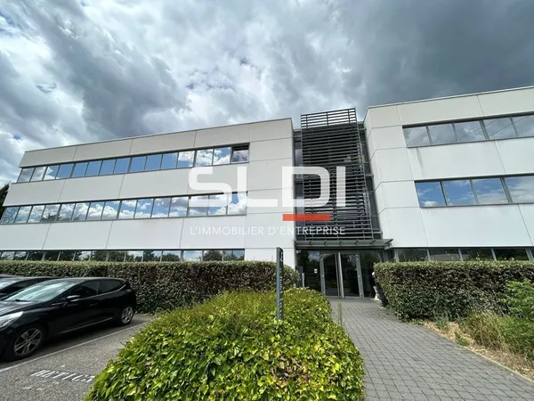 Bureaux - A VENDRE OU A LOUER - 235 m² non divisibles 