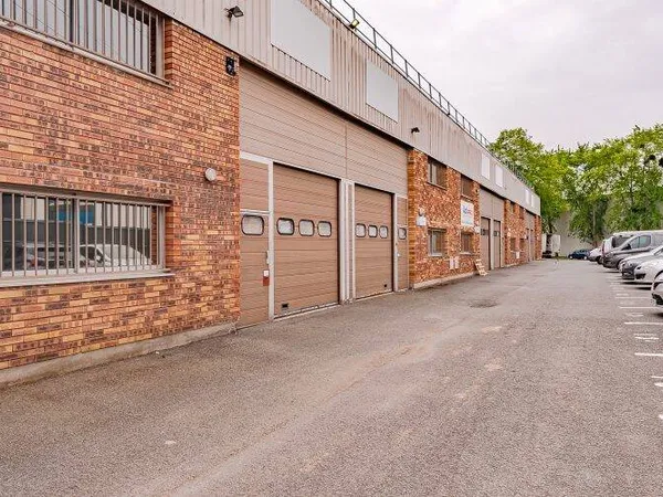 Local d'activité 140 m² 