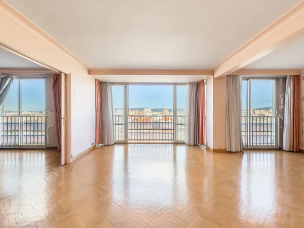 Appartement 8 pièces 214 m² 